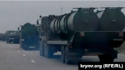 Російська військова колона на трасі «Таврида» у Криму, 9 листопада 2022 року