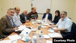 از راست: محمد نعیمی‌پور، آذر منصوری، محسن صفایی فراهانی، حمیدرضا جلایی‌پور، حسین کاشفی، علی شکوری‌راد و محمدرضا خاتمی