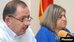 Աղվան Վարդանյան, Մելանյա Առուստամյան