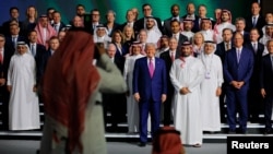 Президент США Дональд Трамп на инвестиционном форуме в Саудовской Аравии, 13 мая 2025 года