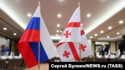 საილუსტრაციო ფოტო: რუსეთისა და საქართველოს სახელმწიფო დროშები