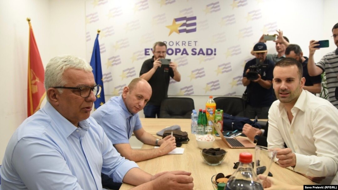 Lideri stranaka bivšeg prosrpskog Demokratskog fronta Milan Knežević i Andrija Mandić tokom pregovora o novoj Vladi sa mandatarom i liderom Pokretom Evropa sad Milojko Spajićem 