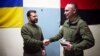 Президент також вручив державні нагороди українським військовослужбовцям, які беруть участь в обороні Херсонської області