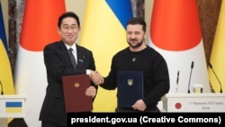 Голова уряду Японії Фуміо Кісіда (л) у Києві, 21 березня 2023 року