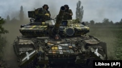 Український танк поблизу Бахмуту на Донеччині, 17 червня 2023 року