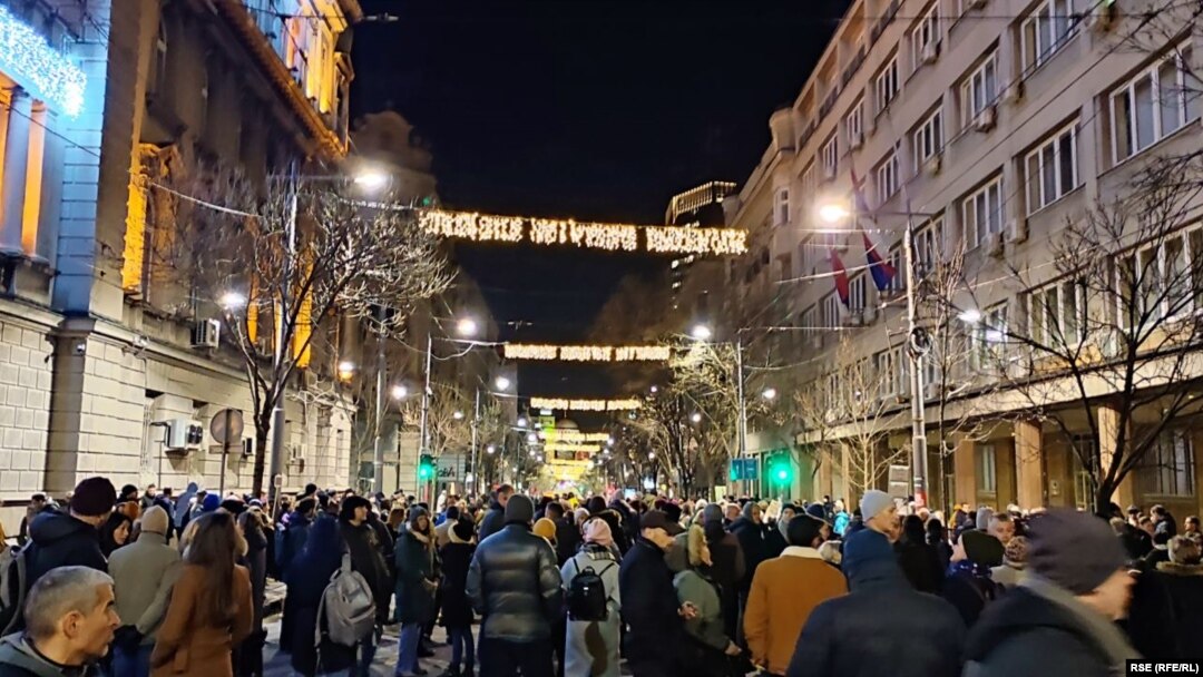 Zgrada Republičke izborne komisije (desno) gde su predstavnici opozicione liste "Srbija protiv nasilja" započeli štrajk glađu, 22. decembar 2023.