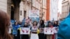 24 лютого українці у Празі вийшли на мітинг, аби нагадати, що в Україні досі триває війна