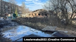 Наслідки одного з попередніх обстрілів Костянтинівки, квітень 2023 року