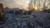 Жертви атаки на Куп’янщині поминали загиблого військового. У прокуратурі не виключають зумисного наведення ракети на заклад