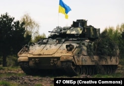 Американська БМП Bradley M2A2 ODS 47-ї бригади ЗСУ. Україна, архівна світлина