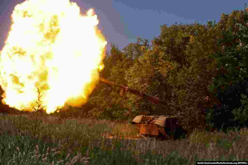 &laquo;Це танк Т-80БВ, ми його &laquo;віджали&raquo; у росіян на Харківському напрямку. Він допомагає нам на всі 100 відсотків. Штурмові дії чи прикрити піхоту...&raquo;, &ndash; розповідає військовий 30-ї окремої механізованої бригади з позивним &laquo;Вовк&raquo;. Донецька область, червень &nbsp; 2023 року