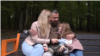 Військовослужбовець ЗСУ Олексій Притула під час поранення на війні на Лиманському напрямку втратив ноги. Дружина Юлія та донька Соломія весь час разом з ним