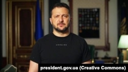 За словами Володимира Зеленського, у понеділок під час розмови з прем’єр-міністром Ріші Сунаком він обговорив, зокрема, підготовку конференції з відбудови України в Лондоні