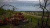 Згорілий російський танк поблизу Богородичного на Донеччині, 17 квітня 2024 року