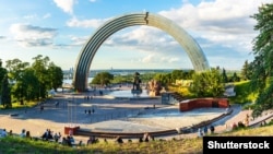 Столична влада зауважила, що сенс арки переосмислено, а простір біля неї отримає нову концепцію