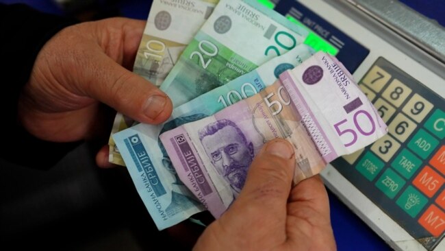 Ethnic Serbs In Kosovo Unsettled By Looming Ban On Serbian Dinar