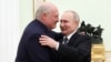 Олександр Лукашенко (л) і Володимир Путін
