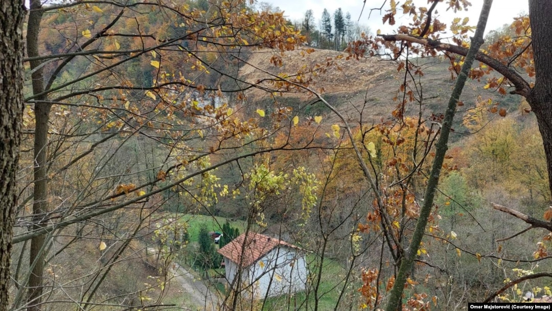 Ogoljeno šumsko zemljište za potrebe kamenoloma u Srebreniku, februar 2024. godine.