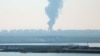 Із території окупованого Криму за Керченською протокою видно пожежу на нафтобазі біля Кримського мосту в селищі Волна в Краснодарському краї Росії, 3 травня 2023 року