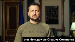 Володимир Зеленський наголосив, що саміт НАТО у Вільнюсі – «саме той момент, коли мають бути повністю розбиті російські припущення, що нібито хтось у НАТО досі боїться Росії. Такі припущення підживлюють російські агресивні амбіції»