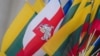 Грамадзкія дзеячы Літвы заклікалі свае ўлады забараніць беларусам выкарыстоўваць сымбаль Пагоні. У офісе Ціханоўскай адказалі