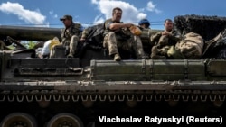«Ігри з меседжами про скорочення і тощо – ми сьогодні не граємо в це. Це серйозна, а на сьогодні – єдина гарантія безпеки», – заявив Володимир Зеленський