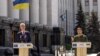 «Вчасна підтримка нашої армії: cьогодні позитиву в цьому пункті я поки що не бачу. Поставки є, вони пішли, по трошки пішли. Треба цей процес пришвидшити», – Зеленський