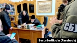 Во время следственных действий СБУ на территории Почаевской лавры, которая сейчас принадлежит УПЦ МП, 2023 год