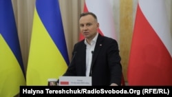 Допомога з боку США є «єдиною надією на перемогу України у війні з РФ та водночас способом уникнути більшої війни», наголосив президент Польщі Анджей Дуда