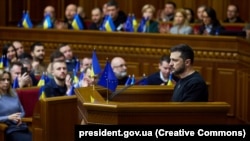 Президент України Володимир Зеленський під час виступу в парламенті зі щорічним посланням до Верховної Ради. Київ, 28 грудня 2022 року 
