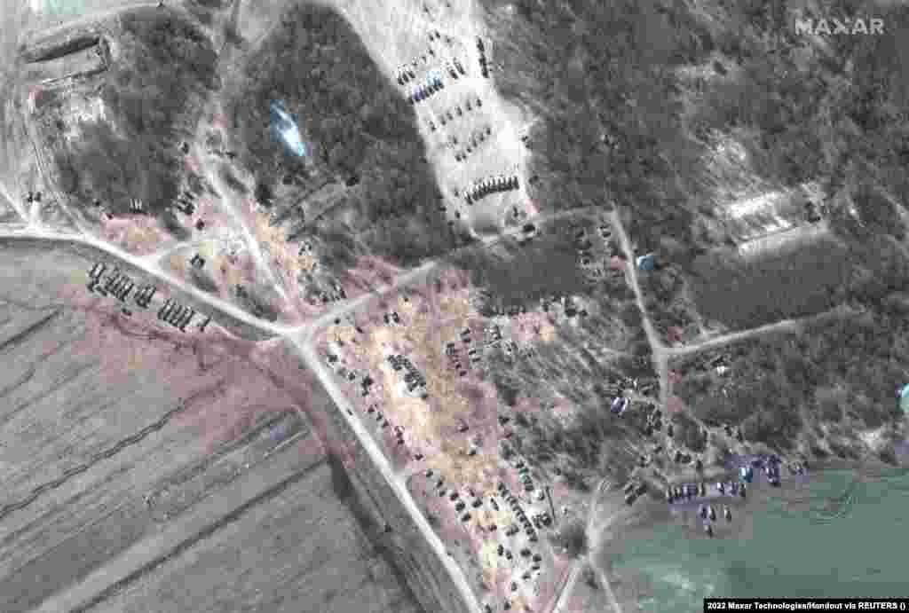 Експерти Satellite image &copy;2022&nbsp;Maxar Technologies кажуть, що на знімку&nbsp;&ndash; російські сухопутні війська поблизу Дубліна, Білорусь. Satellite image &copy;2022&nbsp;Maxar Technologies, 18 березня 2022 року