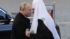 Путин попросил указать его инициалы на цепочках к крестам для военных