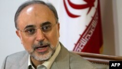 علی اکبر صالحی،ريس سازمان انرژى اتمى ايران می گوید: مكان يابى براى احداث ۱۰ مركز غنى سازى اورانيوم در ايران به پايان رسيده است.