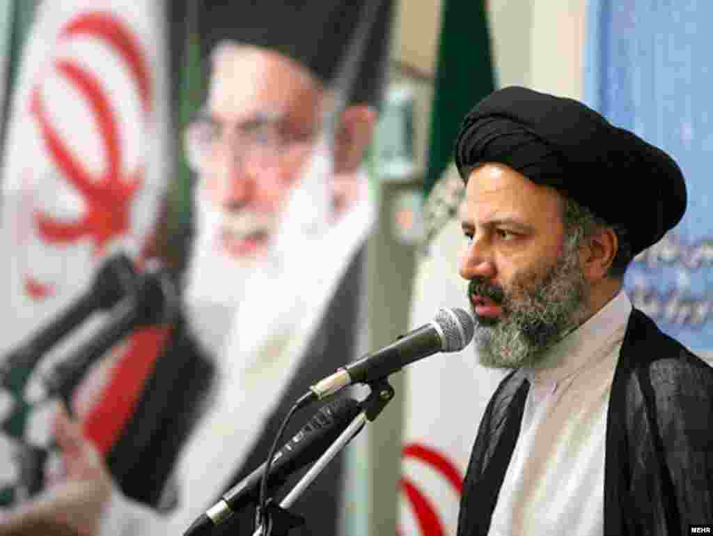 او از سال ۱۳۸۳ تا ۱۳۹۳ در مقام معاون اول قوه قضائیه و در سال&zwnj;های ۱۳۹۳ تا ۱۳۹۴ به عنوان دادستان کل کشور رفته&zwnj;رفته به یکی از کلیدی&zwnj;ترین چهره&zwnj;های شبکۀ قضایی ایران مبدل شد.