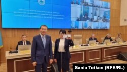 Салтанат Тұрысбекованың ОСК өкілінен кандидат куәлігін алған сәті. Астана, 20 қазан 2022 жыл.