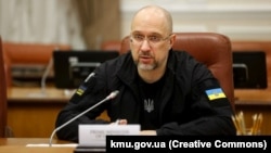 «Віцепрем'єр-міністр Михайло Федоров займатиметься ще низкою напрямків, крім диджиталізації. Його майбутня посада – віце-прем'єр-міністр з інновацій, розвитку освіти, науки та технологій – міністр цифрової трансформації України», – Шмигаль