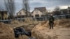 «Били та катували місцевих жителів Бучі». Справу щодо 10 військових РФ передали до суду – ОГП
