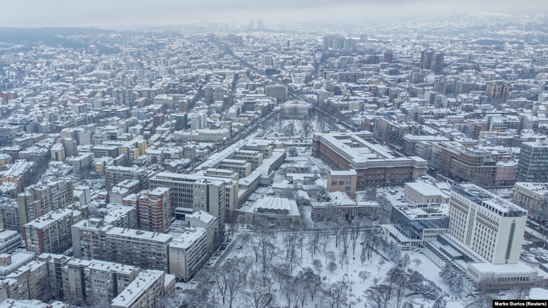 Predsednički i beogradski izbori, uz vanredne parlamentarne, trebalo bi da budu održani u Srbiji 3. aprila. (Foto: Pogled na Tašmajdanski park prekriven snegom, Beograd, Srbija, 22. januar 2022. )