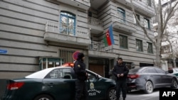 نیروی انتظامی برای مقابله با حمله مسلحانه به سفارت جمهوری آذربایجان با تاخیر زیاد در صحنه حاضر شد