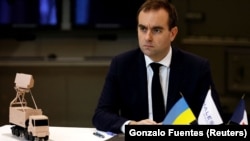 За словами Себастьяна Лекорню, тоді як західна військова допомога вичерпується, Франція впроваджує в себе режим воєнної економіки