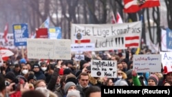Акція протесту у Відні проти коронавірусних обмежень, грудень 2021 року