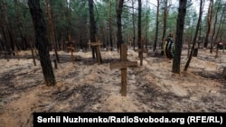 На деокупованих територіях виявили тіла 1 077 загиблих – МВС (на фото масове поховання у звільненому від російських військ Ізюмі, вересень 2022 року)