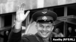 На цхинвальской улице Гагарина в Международный день полета человека в космос была установлена мемориальная доска в честь первого летчика-космонавта