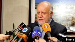 بیژن زنگنه می‌گوید، بازار نفت بسیار غیر قابل پیش‌بینی است (عکس از آرشیو).