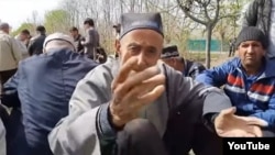 Участники сельской сходки в Восейском районе