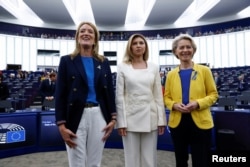 Президентка Європарламенту Роберта Мецола (ліворуч), перша леді України Олена Зеленська (у центрі) і президентка Єврокомісії Урсула фон дер Ляєн в Європарламенті, Страсбург, 14 вересня 2022 року