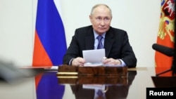 Președintele rus Vladimir Putin ar fi sugerat, prin intermediari, o negociere cu SUA privind încetarea focului în Ucraina.