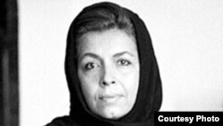 لیلی گلستان بیش از سه دهه است که در ایران در زمینه نشر، ترجمه و نویسندگی فعال است.