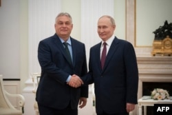 Прем'єр-міністр Угорщини Віктор Орбан (ліворуч) зустрічається з очільником Росії Володимиром Путіним. Москва, 5 липня 2024 року