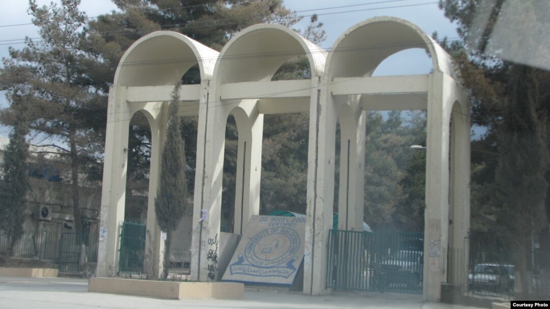 د بلوچستان پوهنتون زده کوونکو دا احتجاج له هغه وروسته پیل کړی وو چې د نومبر پر لومړۍ نېټه د یاد پوهنتون دوه زده کوونکي لا درکه شوي وو.